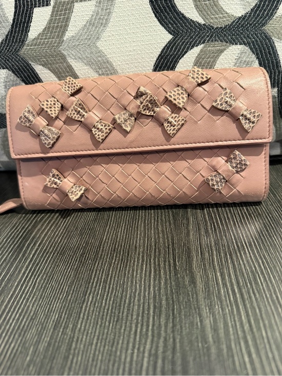 Bottega Veneta Handbags - BOTTEGA VENETA BLUSH WOVEN LEATHER WITH PYTHON BOWS.